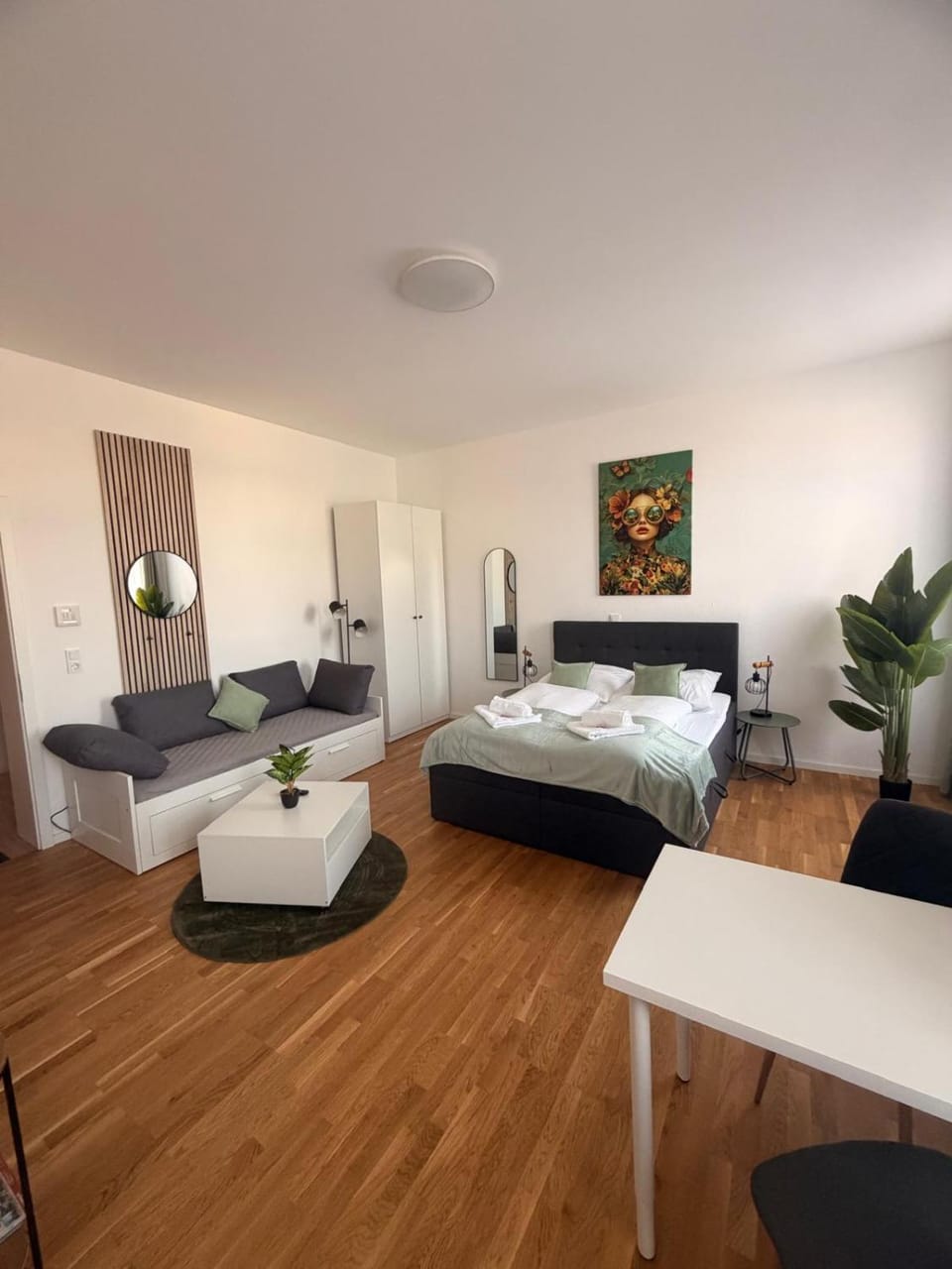 Bed, Living room, Photo of the whole room, Seating area, Bedroom