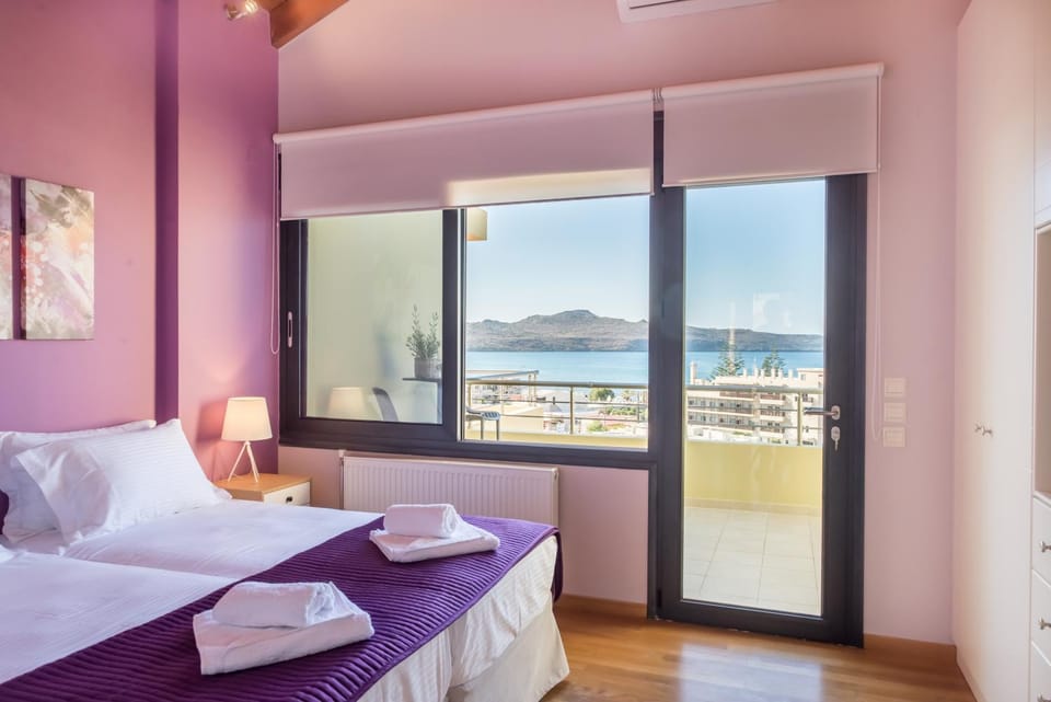 Photo of the whole room, Bedroom, Sea view