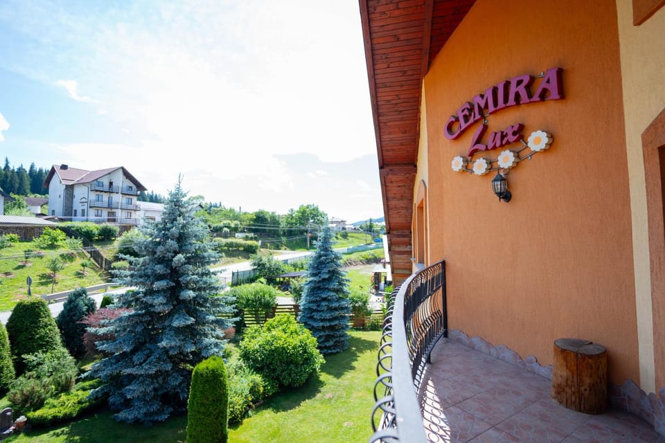 Balcony/Terrace, Logo/Certificate/Sign, Street view