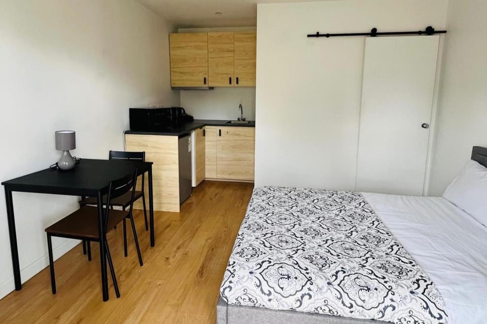 Studio Sleeps 2 with Garden and Free Parking Apartment in London Borough of Lewisham