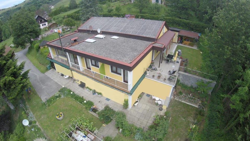 Bird's eye view, BBQ facilities, Garden, Balcony/Terrace, Seating area, Tennis court, Garden view, Time of day