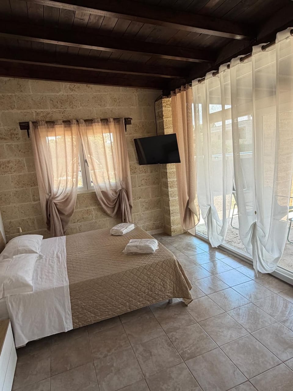Bed, Photo of the whole room