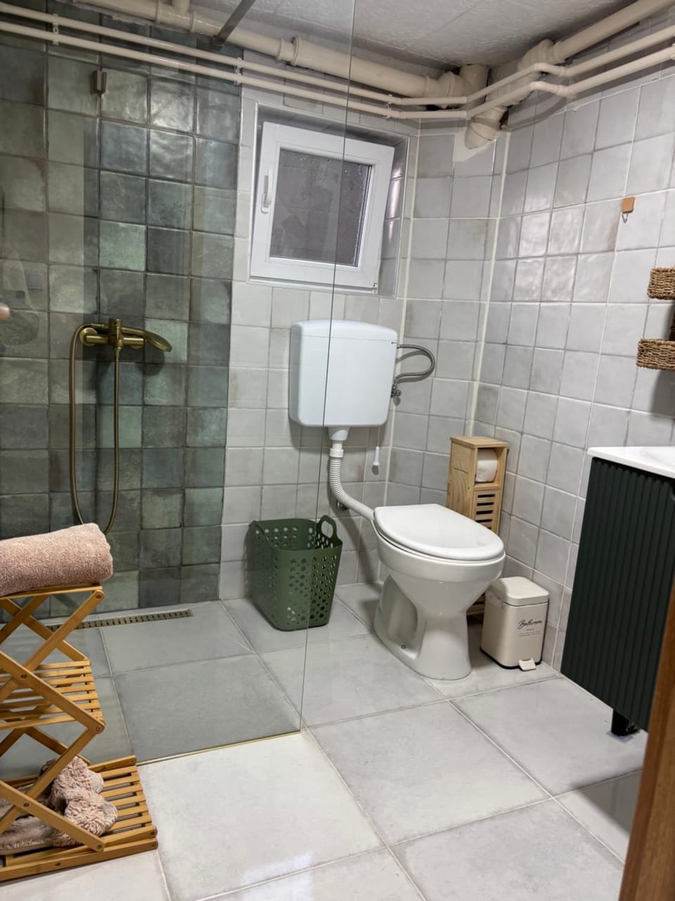 Toilet, Bathroom, towels
