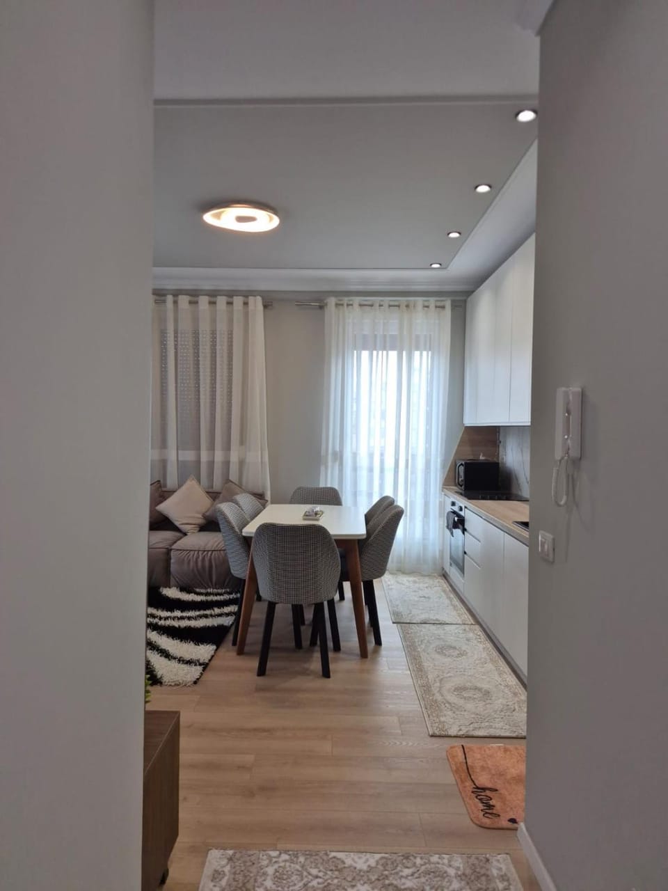 Kitchen or kitchenette, Living room, Seating area, Dining area