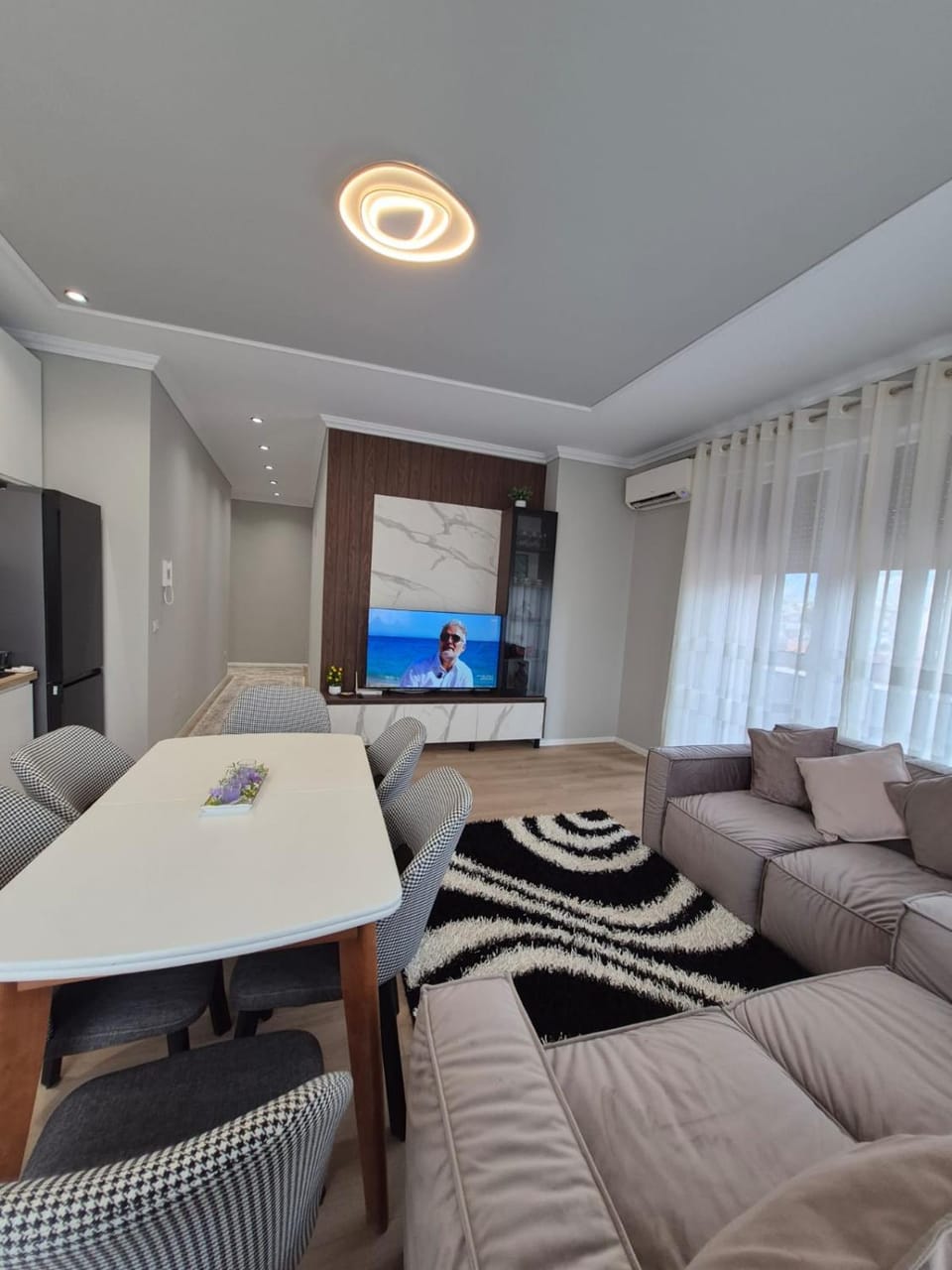 Communal lounge/ TV room, TV and multimedia, Living room, Seating area, Evening entertainment