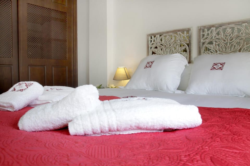 Bed, Decorative detail, Decorative detail