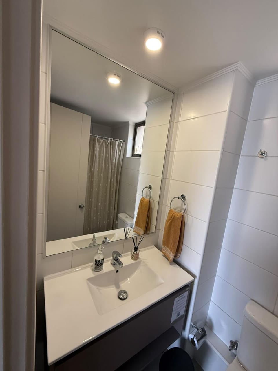 Property building, Bathroom, towels