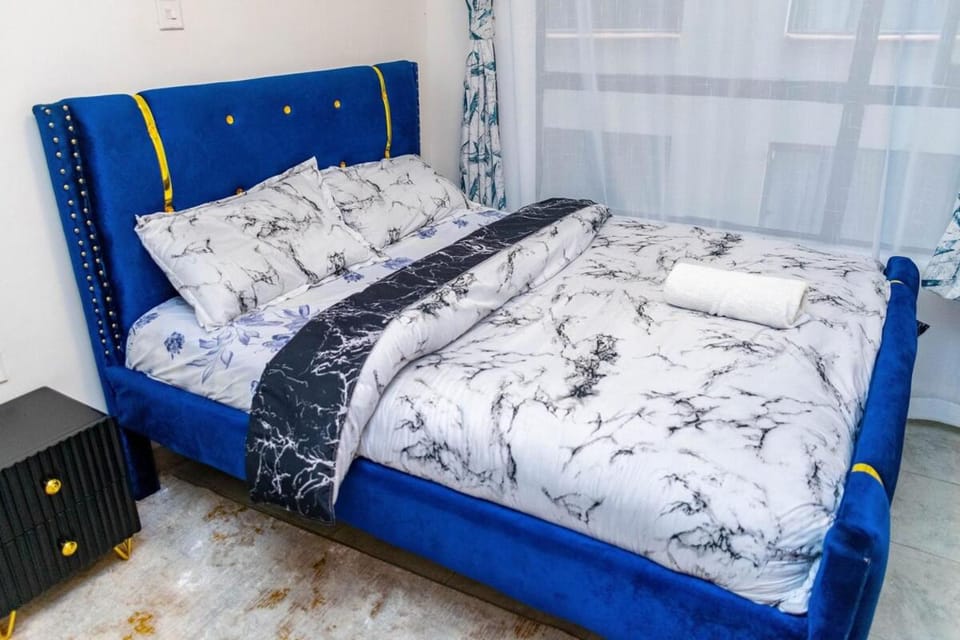 Stylish 1BR Near TRM Mall Royal Suburbs, Roysambu Apartment in Nairobi County