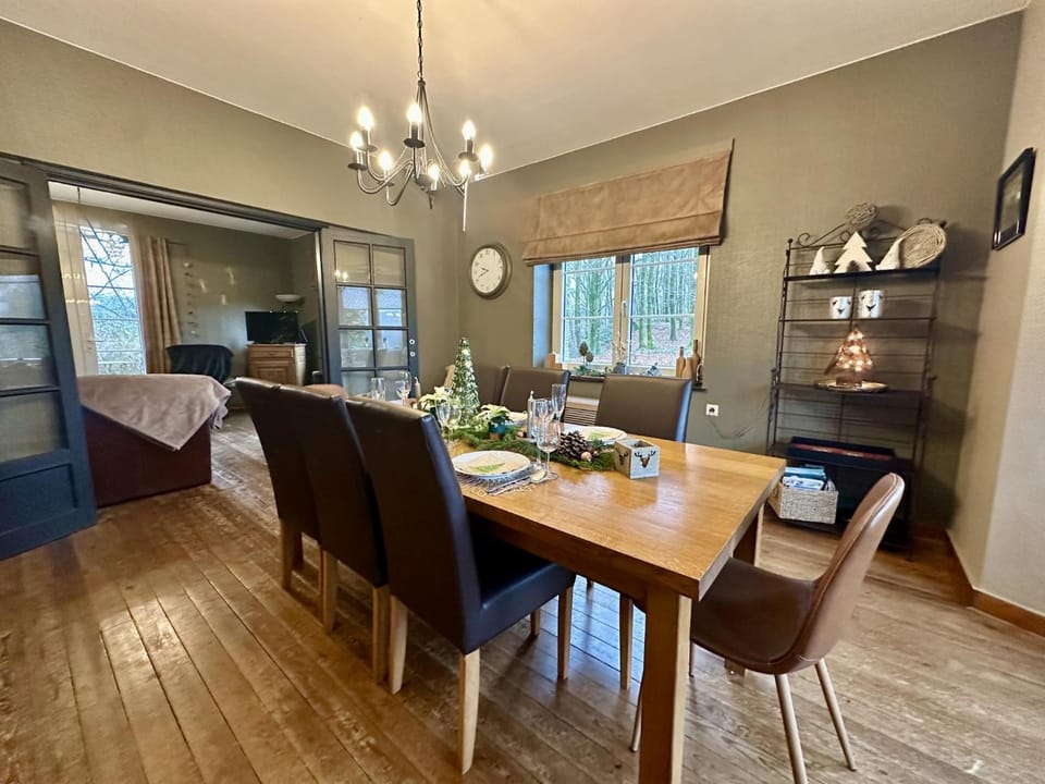 Living room, Dining area