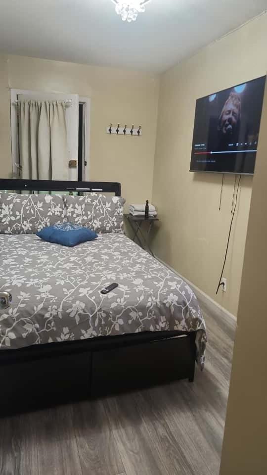Room A with balcony Vacation rental in Brighton Beach