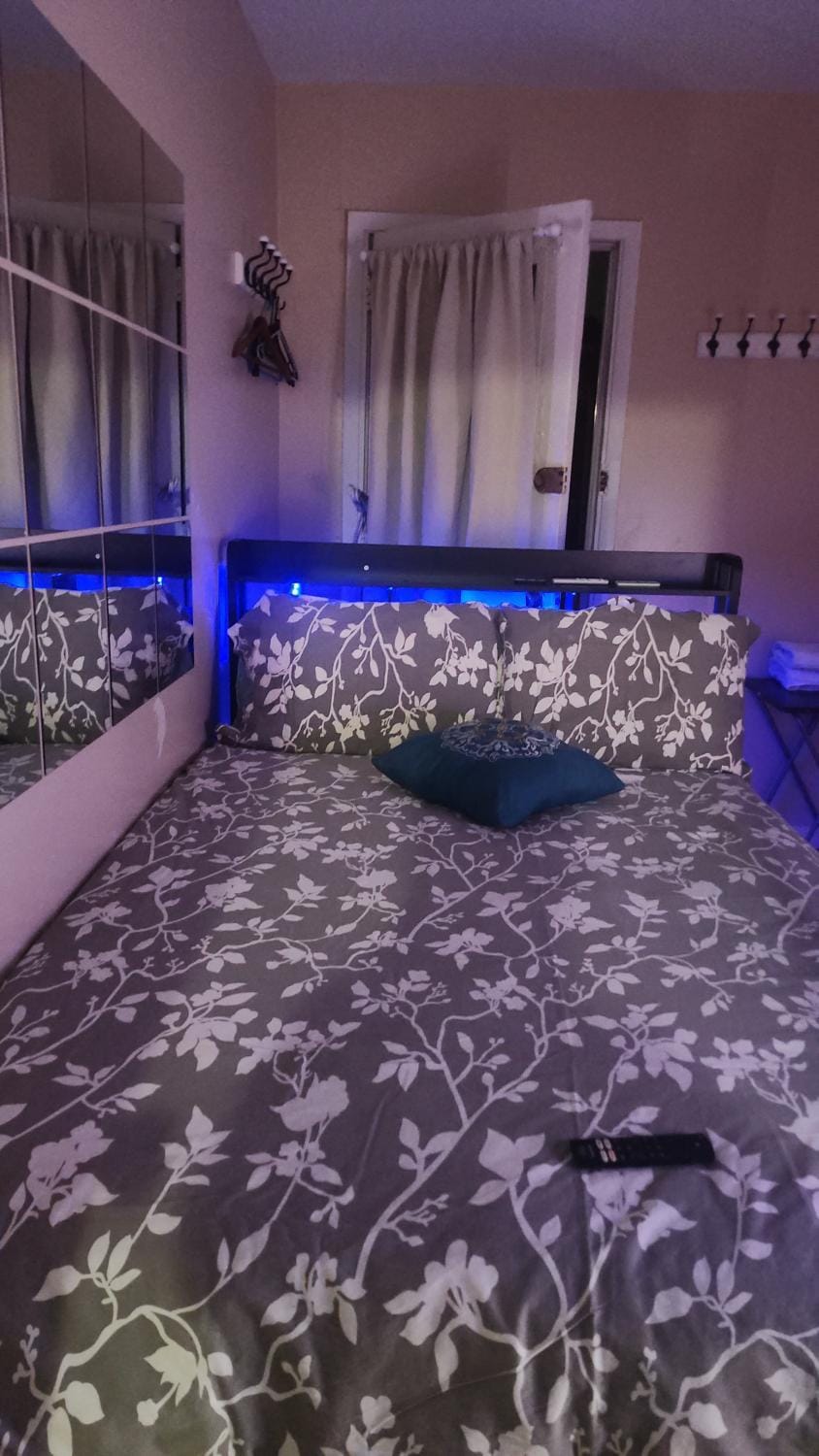 Room A with balcony Vacation rental in Brighton Beach