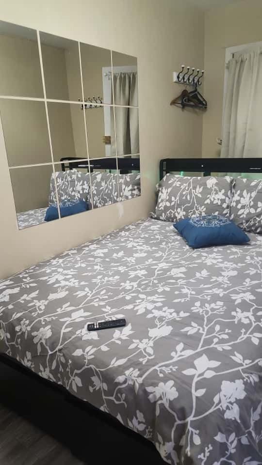 Room A with balcony Vacation rental in Brighton Beach