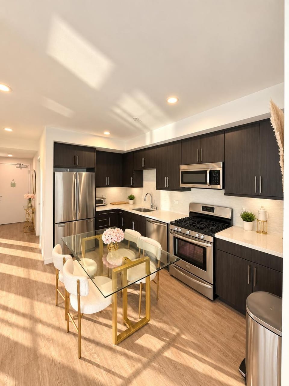 Kitchen or kitchenette, Dining area, dishwasher, minibar, oven, stove, toaster