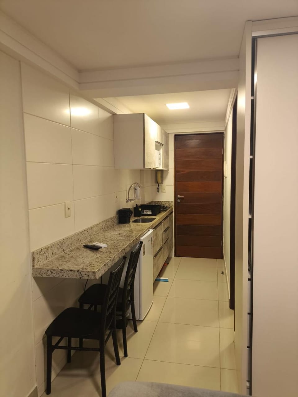 Kitchen or kitchenette, Dining area, minibar, stove