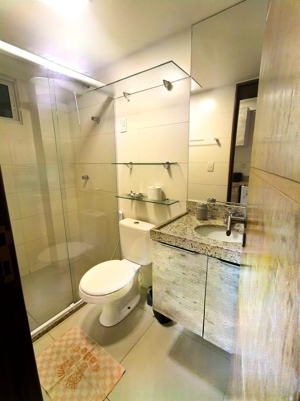 Shower, Toilet