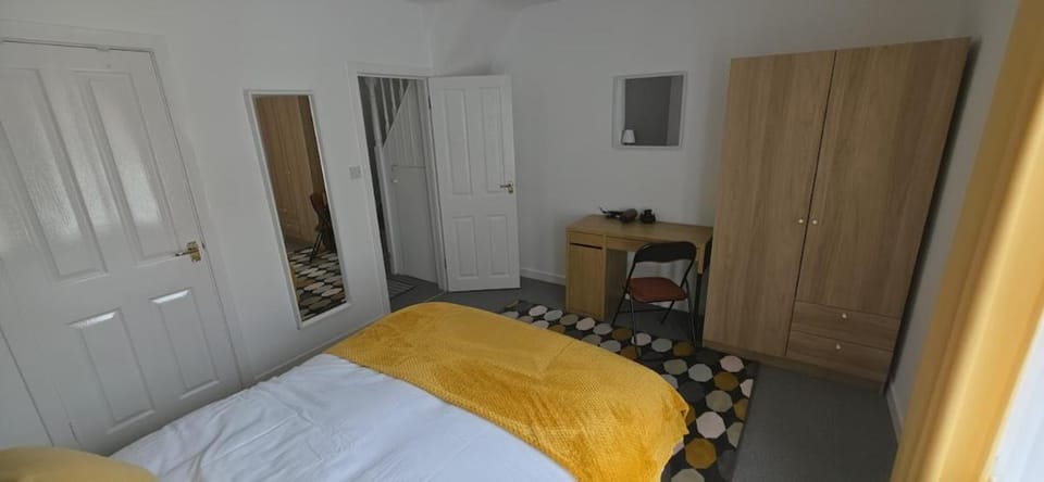 Bed, Photo of the whole room, Bedroom, wardrobe