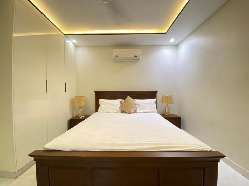 Photo of the whole room, Bedroom, air conditioner