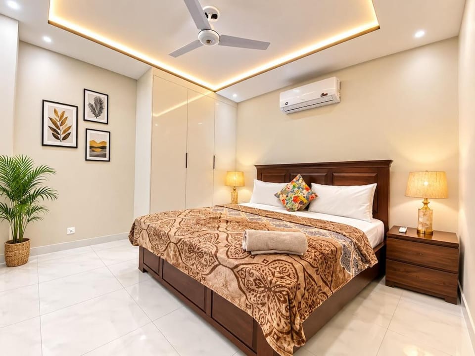Photo of the whole room, Bedroom, air conditioner