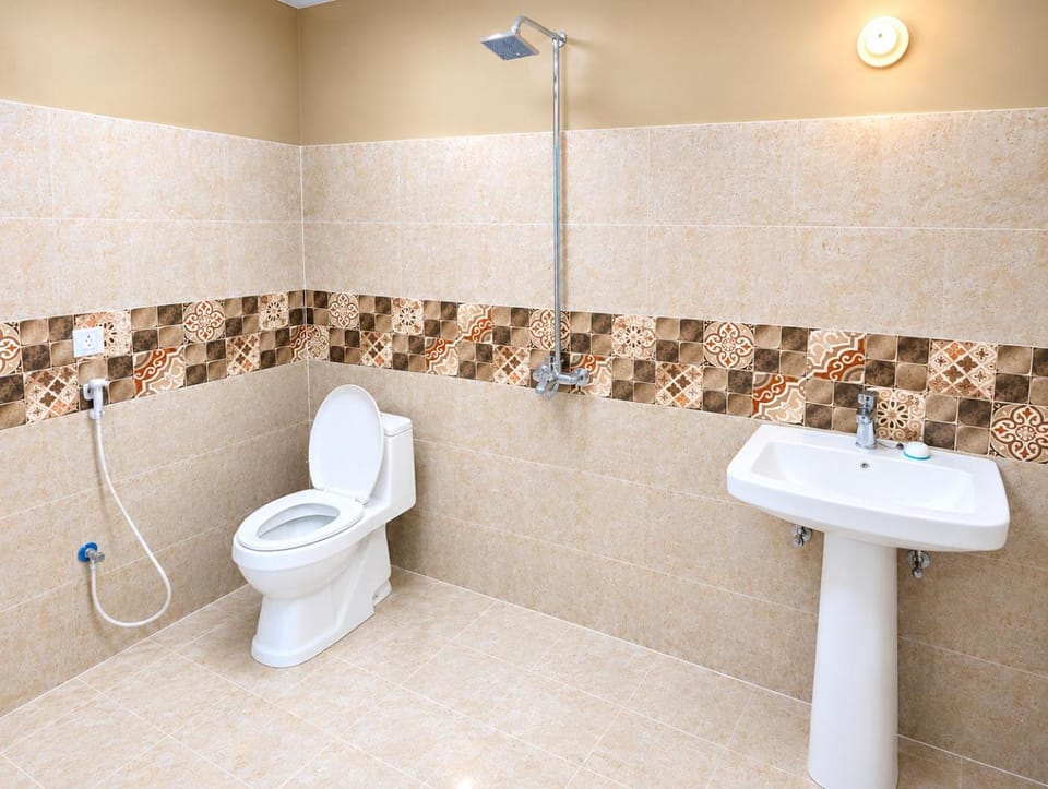 Spacious Entire Place 2 Bedrooms Private Bath Upper Portion With Kitchen roof in Wapda Town House in Lahore