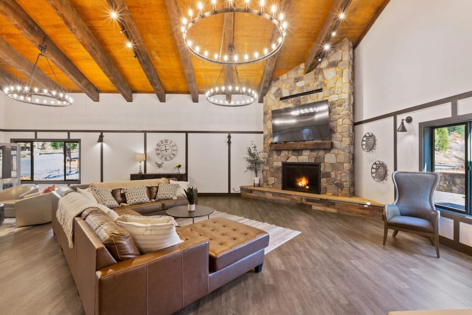 Communal lounge/ TV room