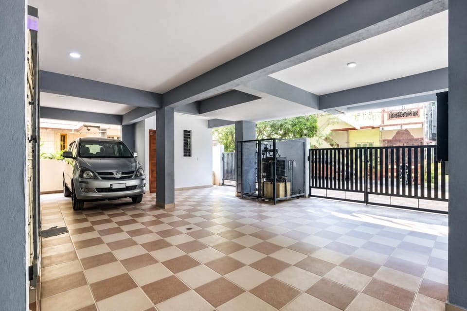 Opp to Mall of asia excutive suites Apartment in Bengaluru
