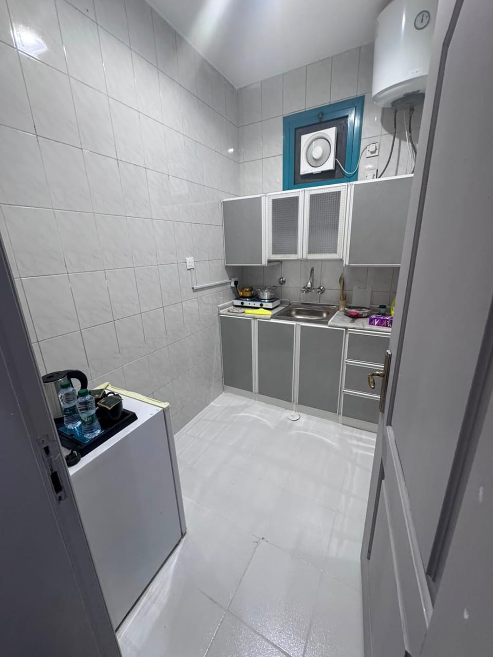 Kitchen or kitchenette, oven, stove