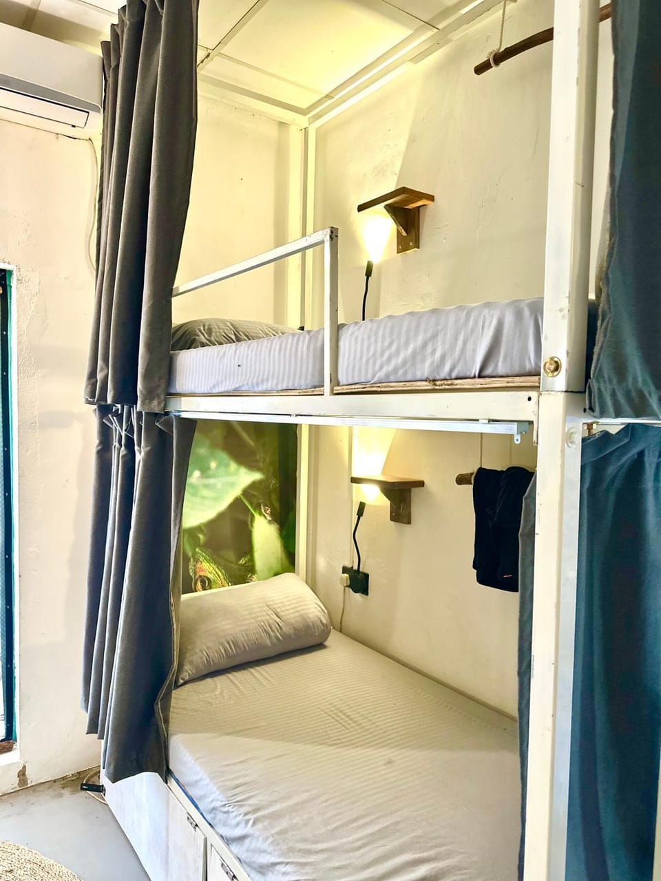 Bed, bunk bed