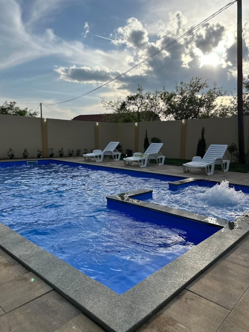 Day, Natural landscape, Pool view, Swimming pool, sunbed