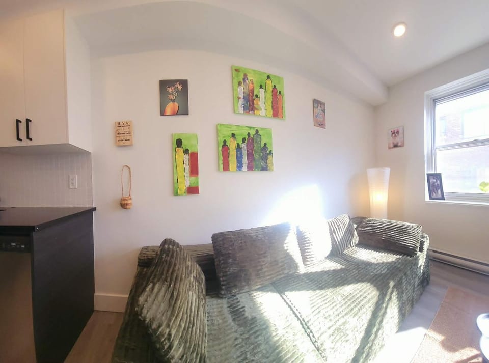 Bed, Living room, Decorative detail, Bedroom