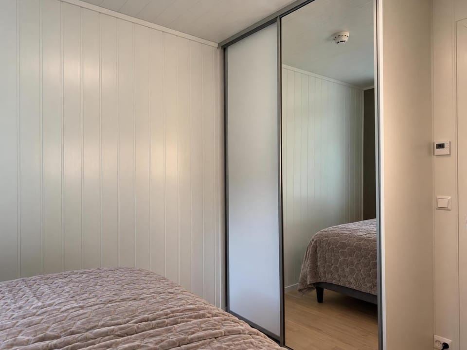 Bed, Bedroom, heating, wardrobe