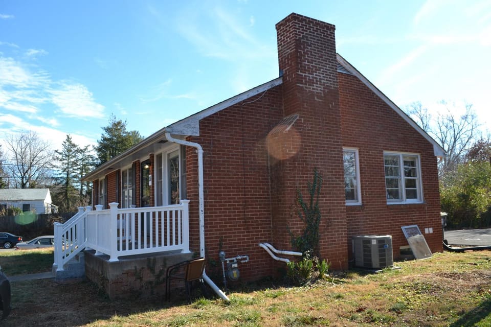 Room in A Single House 15-Minute Walk to UVA Campus Apartment in Charlottesville