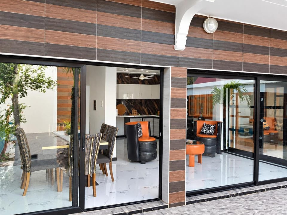 Kitchen or kitchenette, Seating area, kitchen