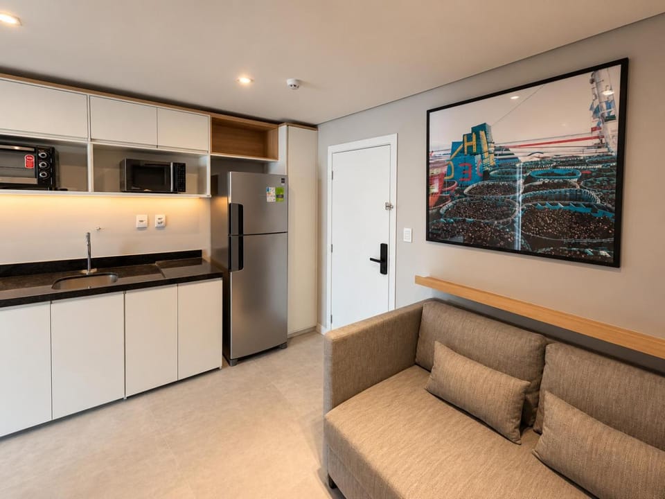 Kitchen or kitchenette, Living room, Seating area, minibar, oven, pet friendly