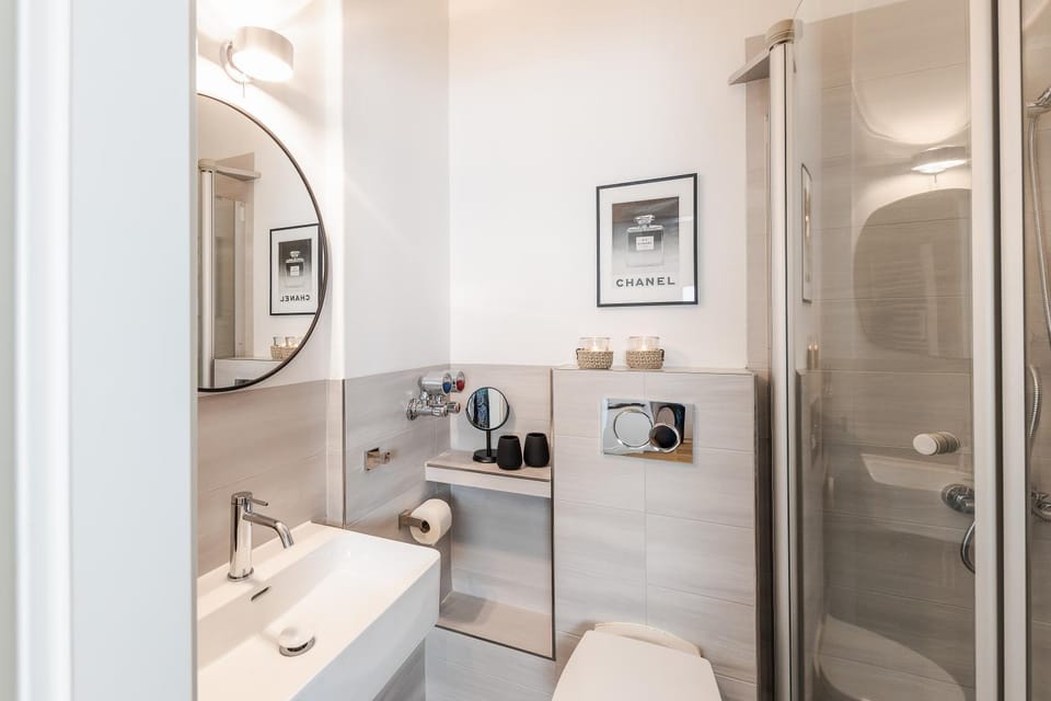 Shower, Toilet, Bathroom, towels