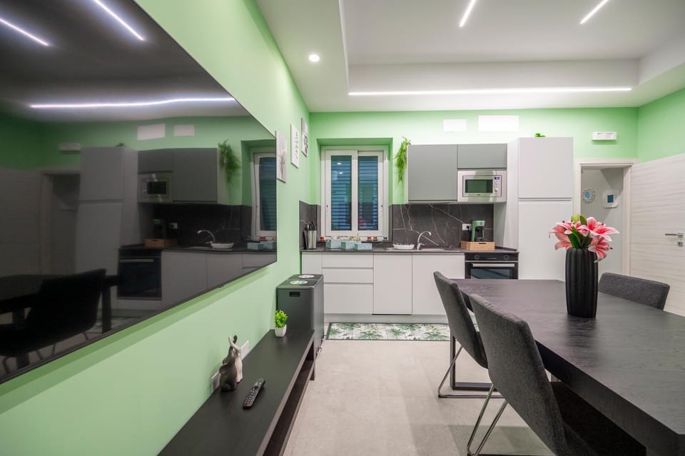 TV and multimedia, Kitchen or kitchenette, Living room, Seating area, Dining area, oven