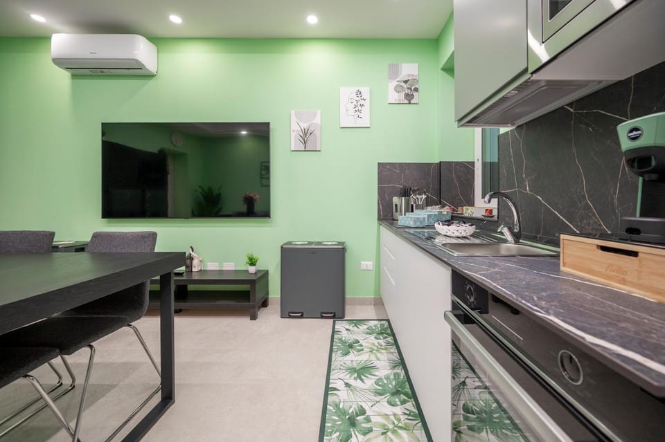 TV and multimedia, Kitchen or kitchenette, Living room, Seating area, Dining area, oven, stove, air conditioner
