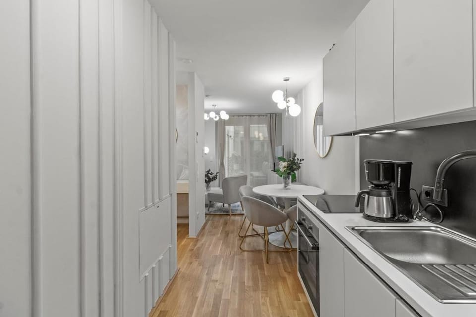 Modern 1BR terrace stay near U1 metro Apartment in Vienna