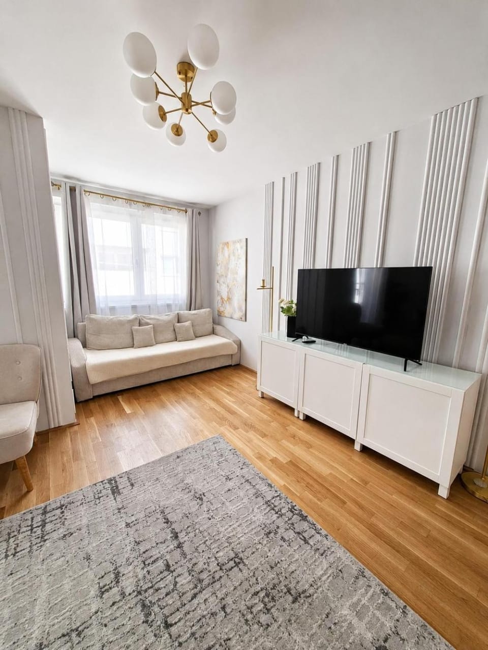 1BR balcony stay near U1 metro and Donau Zentrum Apartment in Vienna