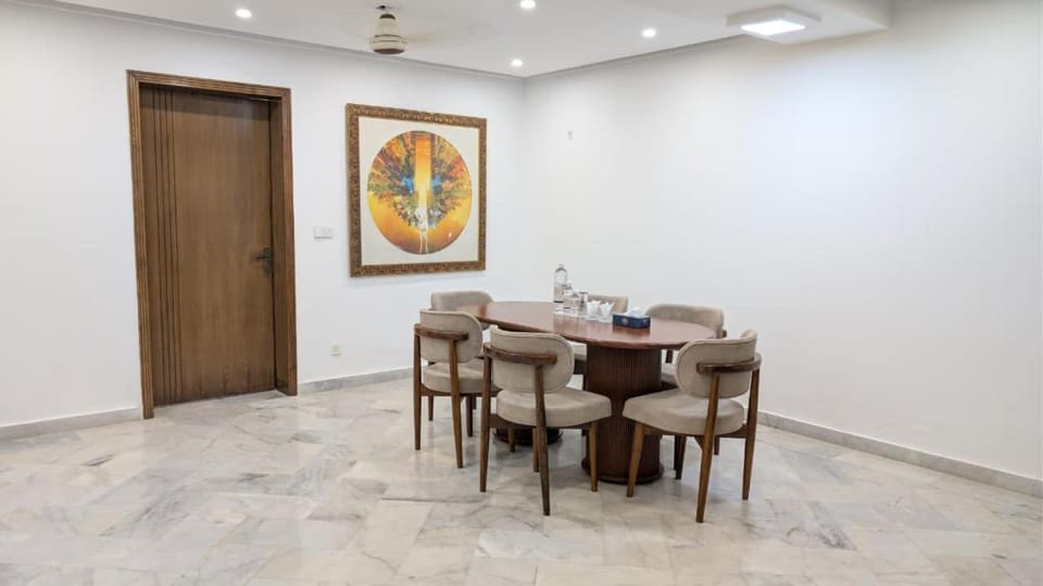 The Continental Pakistan - Gulberg Guest House Bed and Breakfast in Lahore