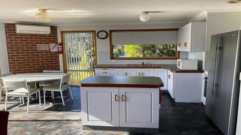 Suncrest Apartment - Pambula Beach Apartment in Pambula Beach