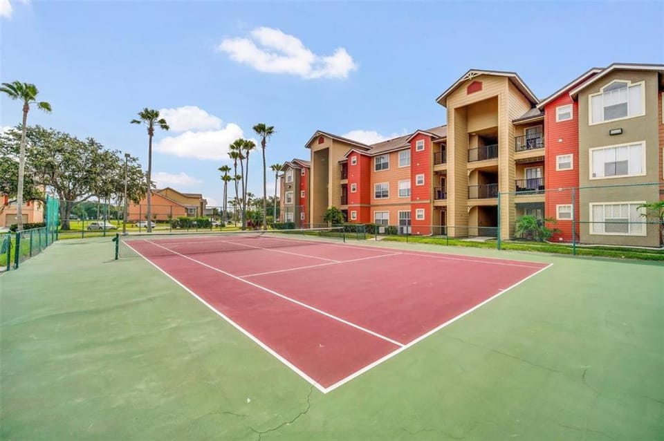 Lake View 2BR Condo- Resort Pool Near Disney B Apartment in Kissimmee