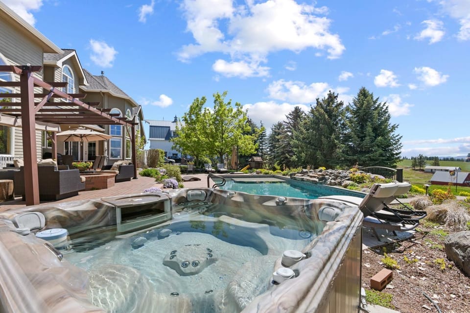 Patio, Natural landscape, Hot Tub, Garden view, Pool view, Swimming pool, sunbed