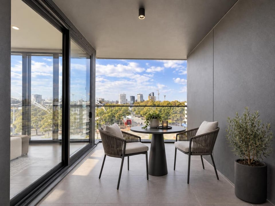 Luxurious Accor Stadium View Gym Pool Parking Apartment in Lidcombe