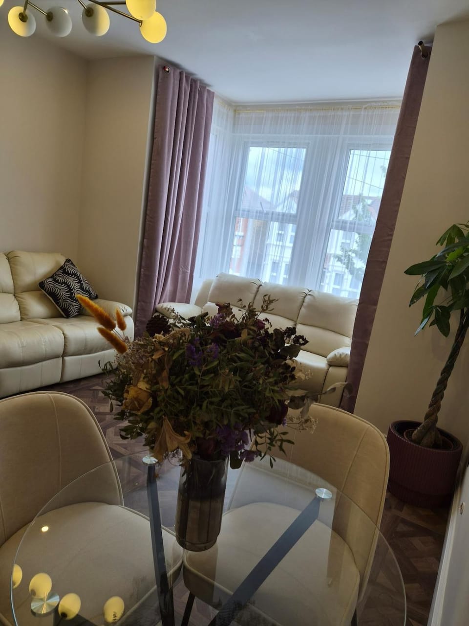 Valentines Break - 1 bed Spacious Apartment onsite parking Apartment in Ilford