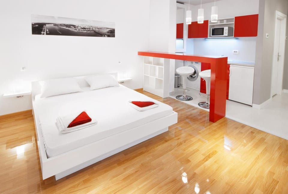 Bed, Kitchen or kitchenette, Dining area