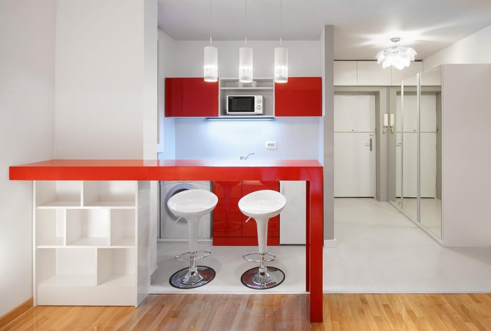 Kitchen or kitchenette, Dining area