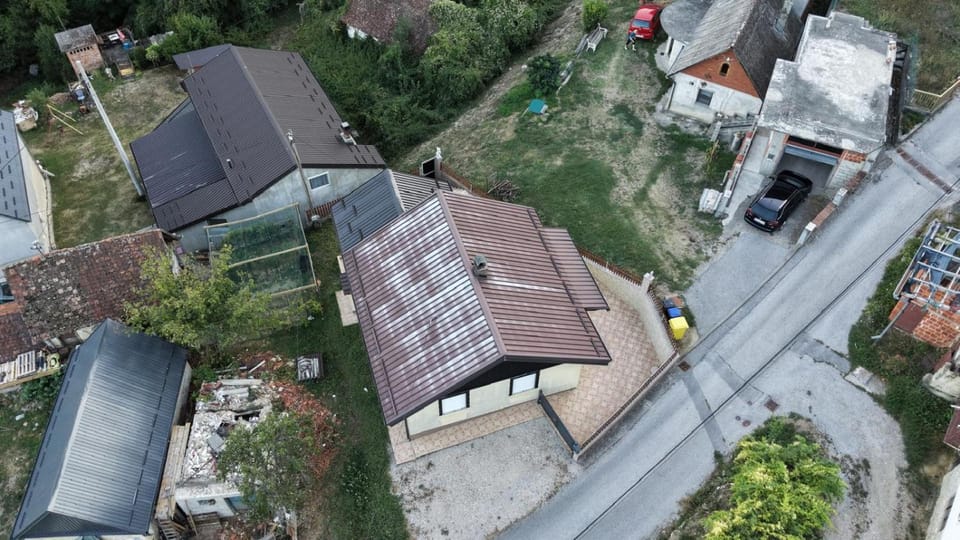 Property building, Neighbourhood