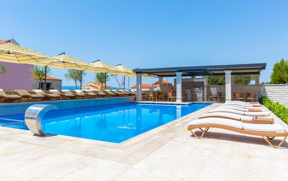 Day, Pool view, Swimming pool, Swimming pool, sunbed