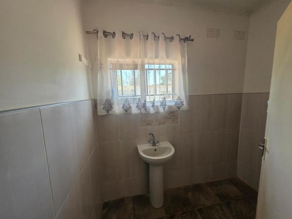 Spacious 3 BR Property Home In Northend Bulawayo House in Zimbabwe