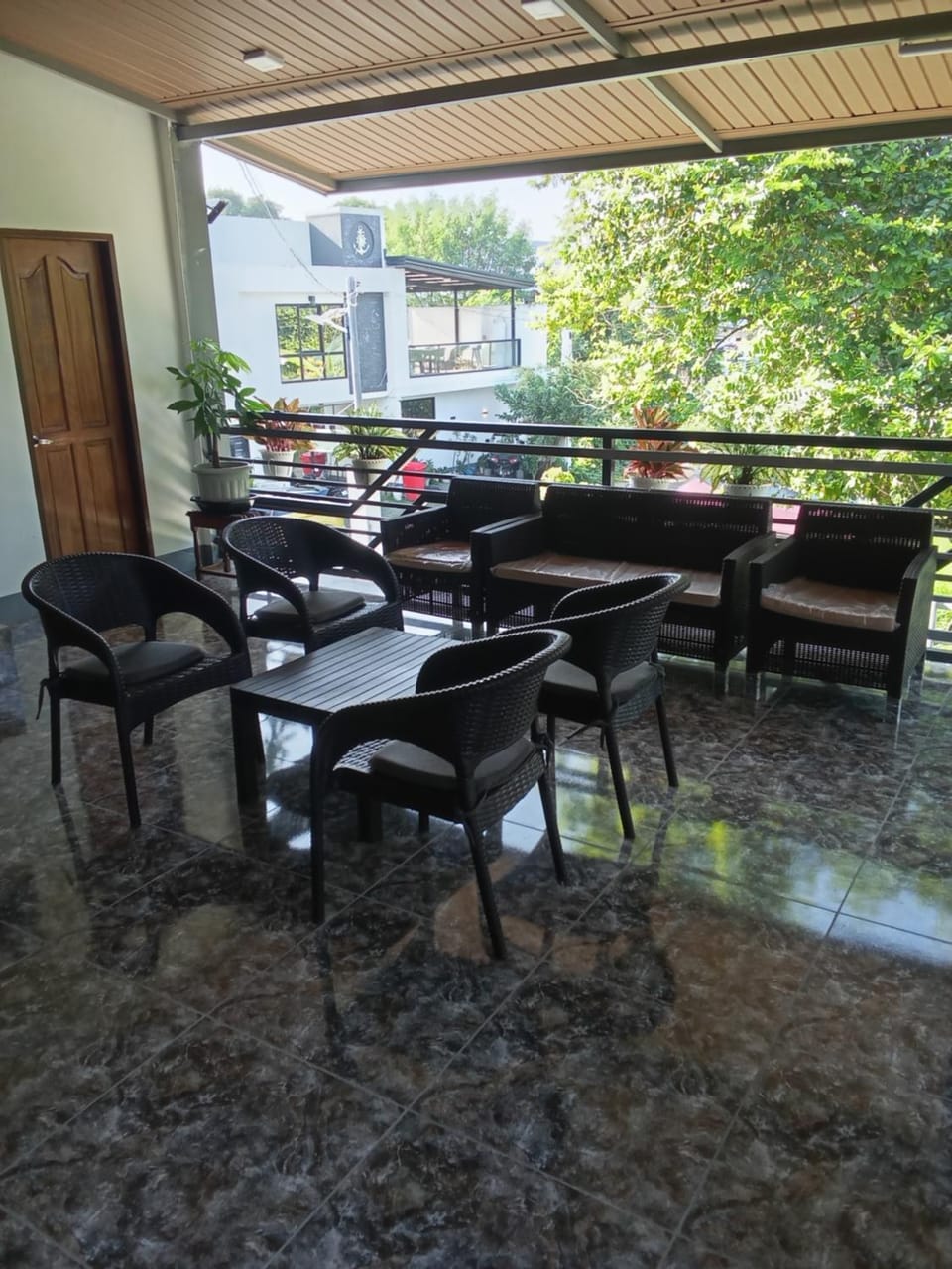Restaurant/places to eat, Balcony/Terrace, Seating area